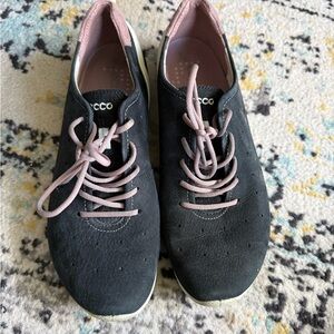 ECCO Women's Black Sneakers with Pink Accents